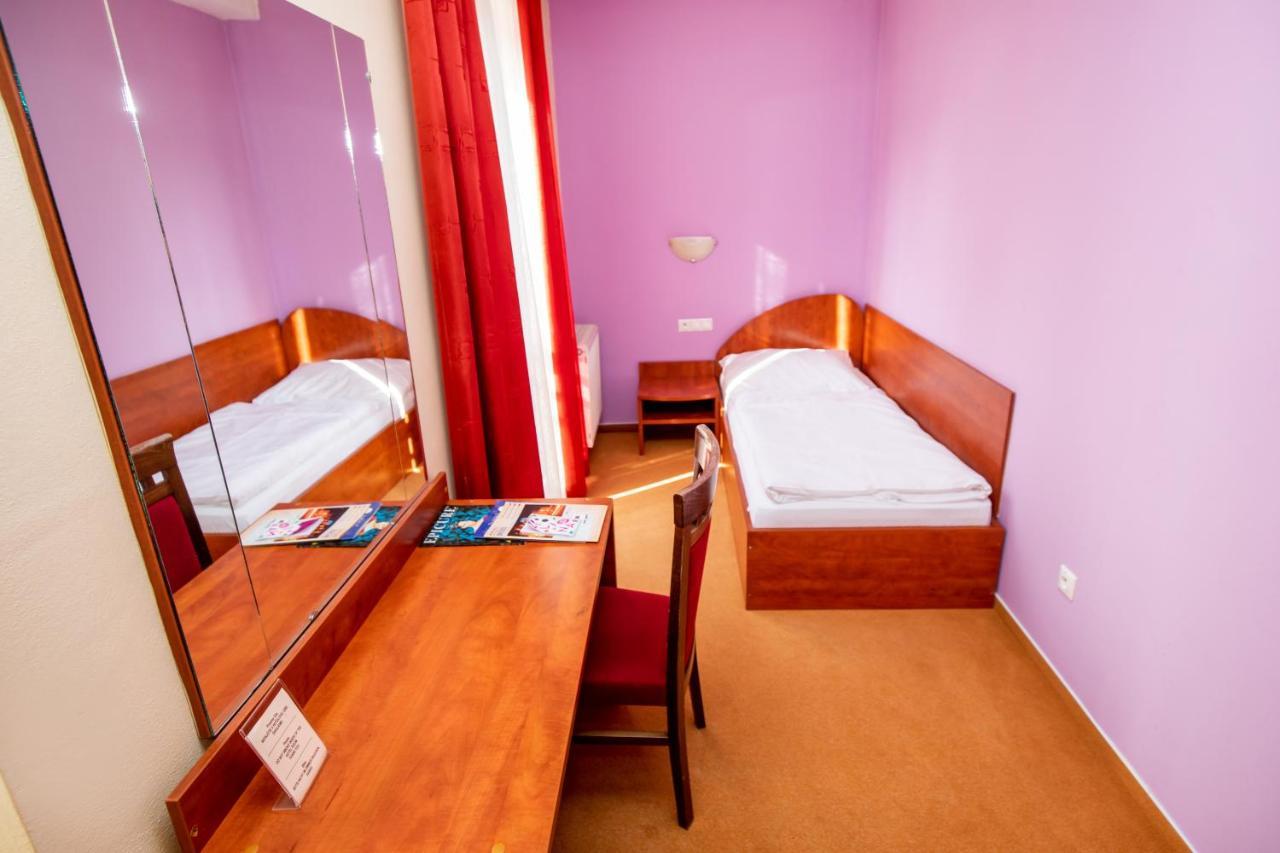 Hotel Boss Жилина Экстерьер фото
