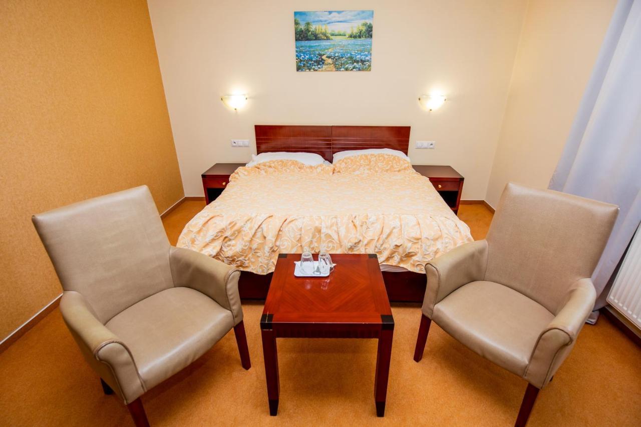 Hotel Boss Жилина Экстерьер фото