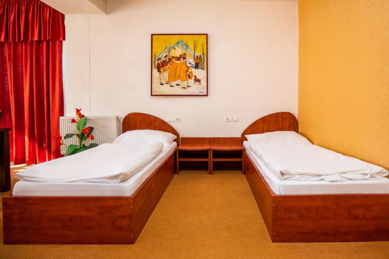 Hotel Boss Жилина Экстерьер фото