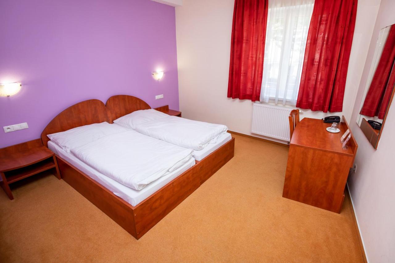 Hotel Boss Жилина Экстерьер фото