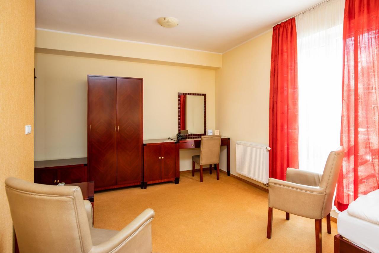 Hotel Boss Жилина Экстерьер фото
