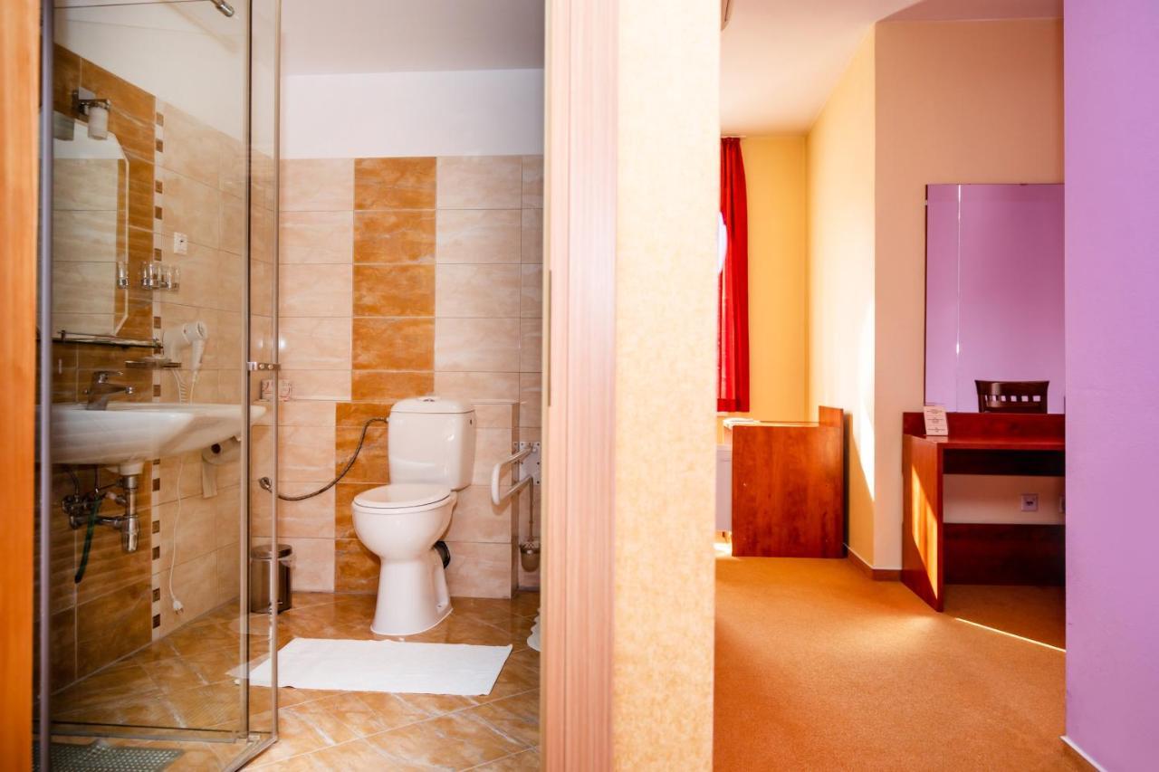 Hotel Boss Жилина Экстерьер фото
