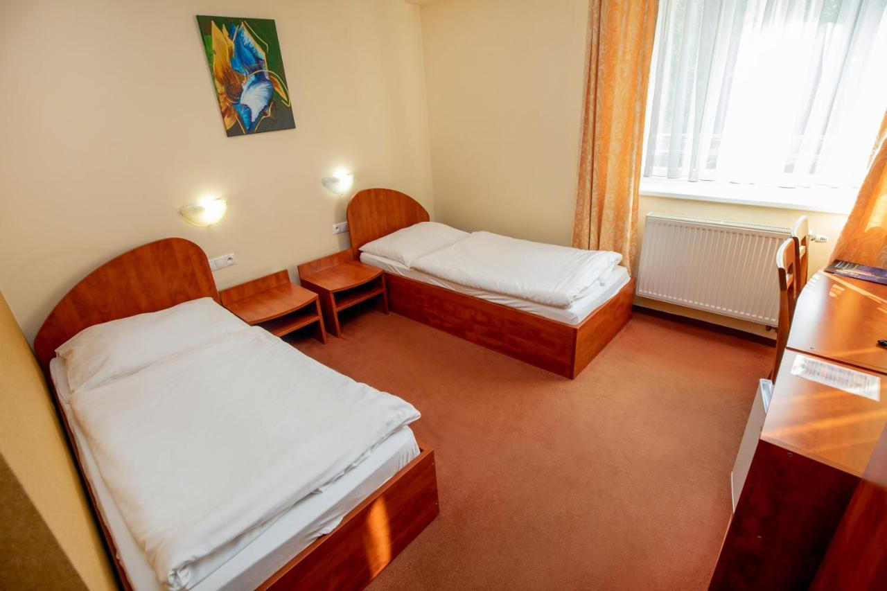 Hotel Boss Жилина Экстерьер фото