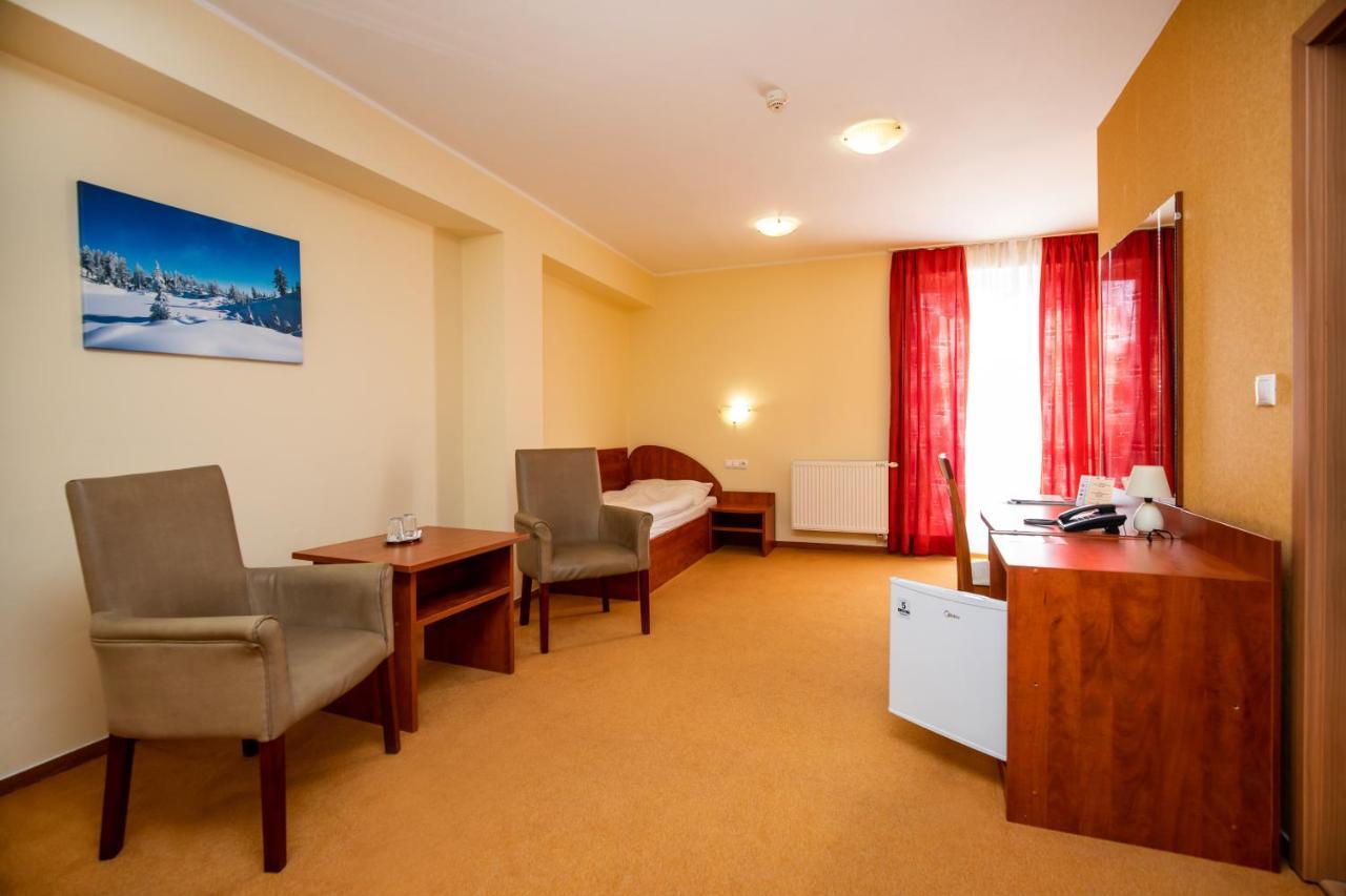 Hotel Boss Жилина Экстерьер фото