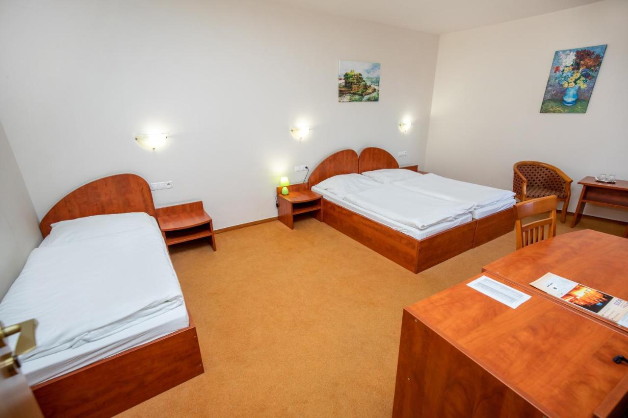 Hotel Boss Жилина Экстерьер фото